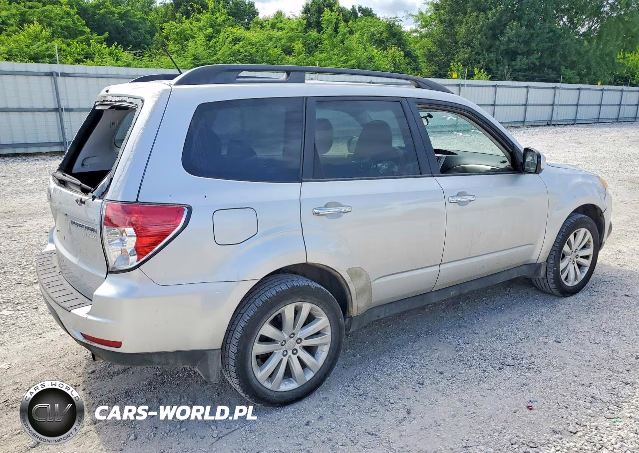 2011 Subaru Forester 2.5X Premium VIN:JF2SHADC1BH729089 - 3
