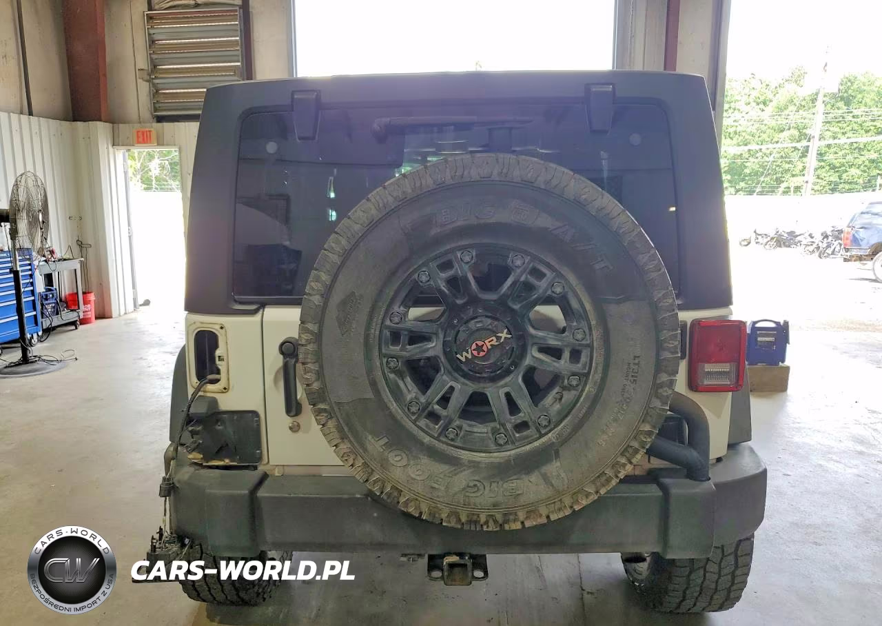 2014 Jeep Wrangler Unlimited Sport VIN:1C4BJWDG6EL177089 - 6