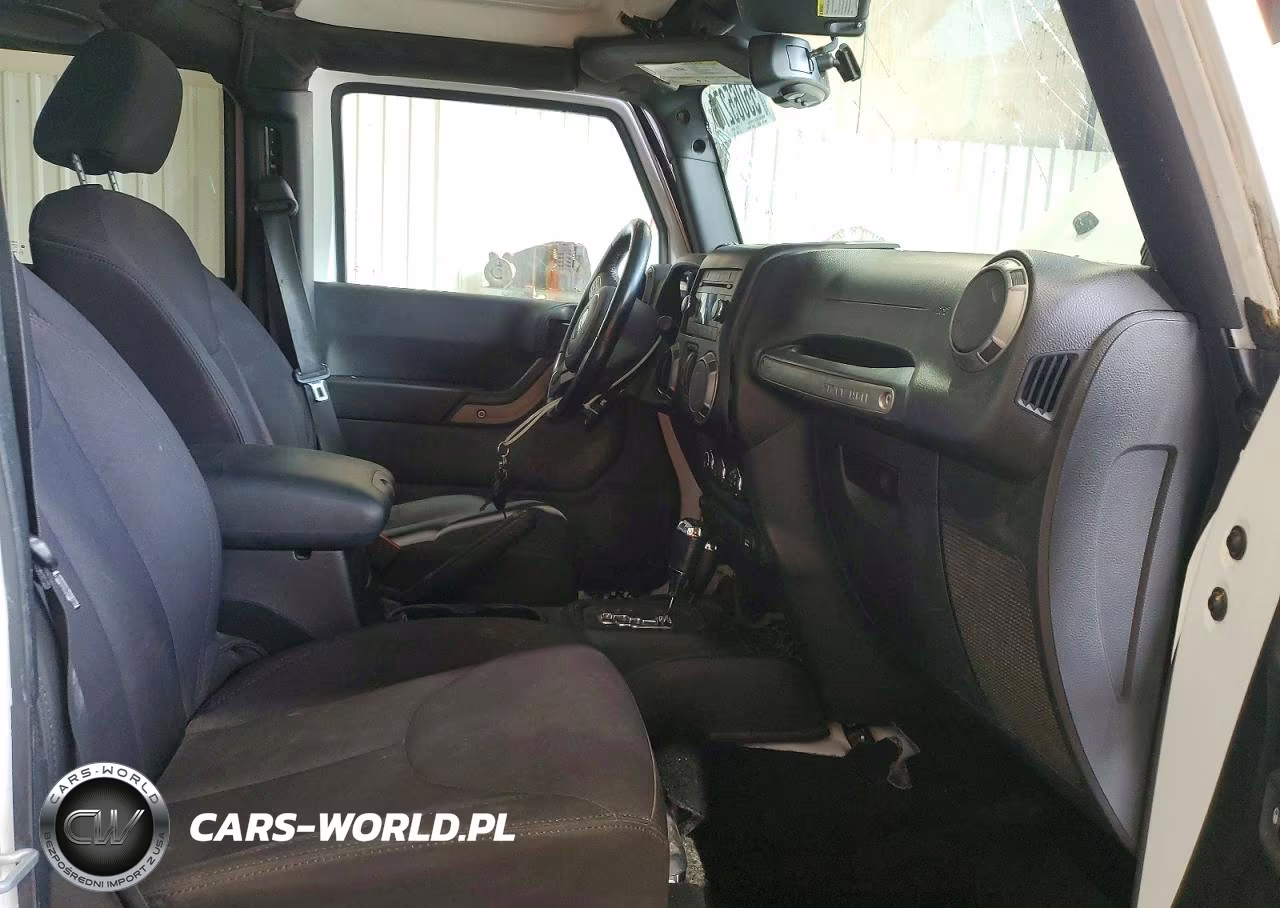 2014 Jeep Wrangler Unlimited Sport VIN:1C4BJWDG6EL177089 - 7