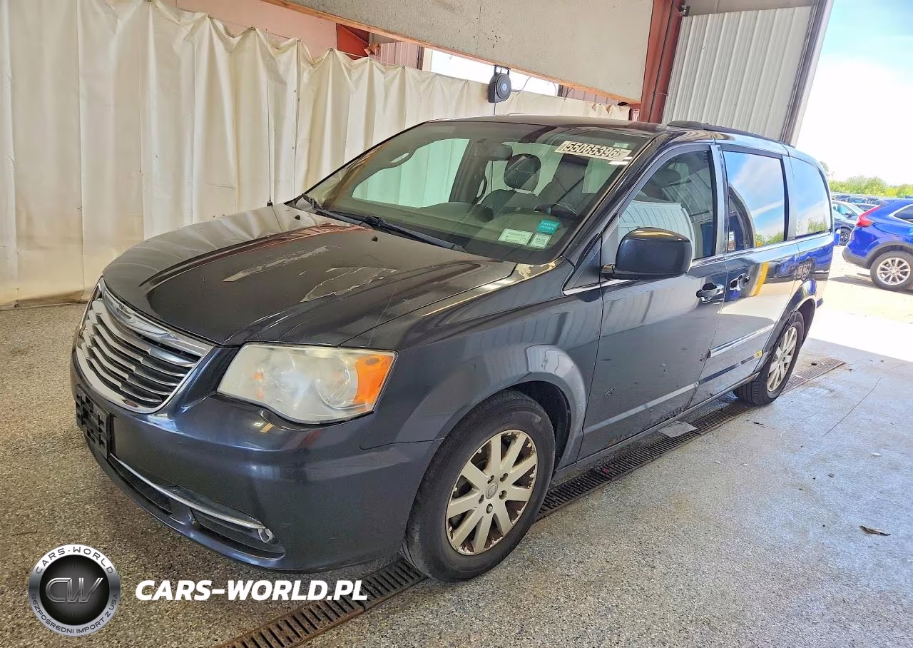 2013 Chrysler Town & Country Touring – zdjęcie 1 z 13