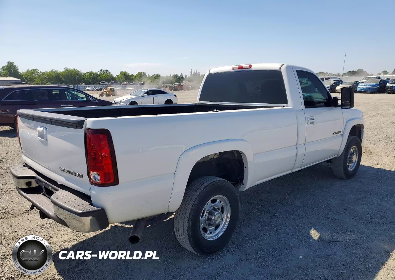 2002 Chevrolet Silverado C1500 Custom VIN:1GBHC24U32Z243095 - 3