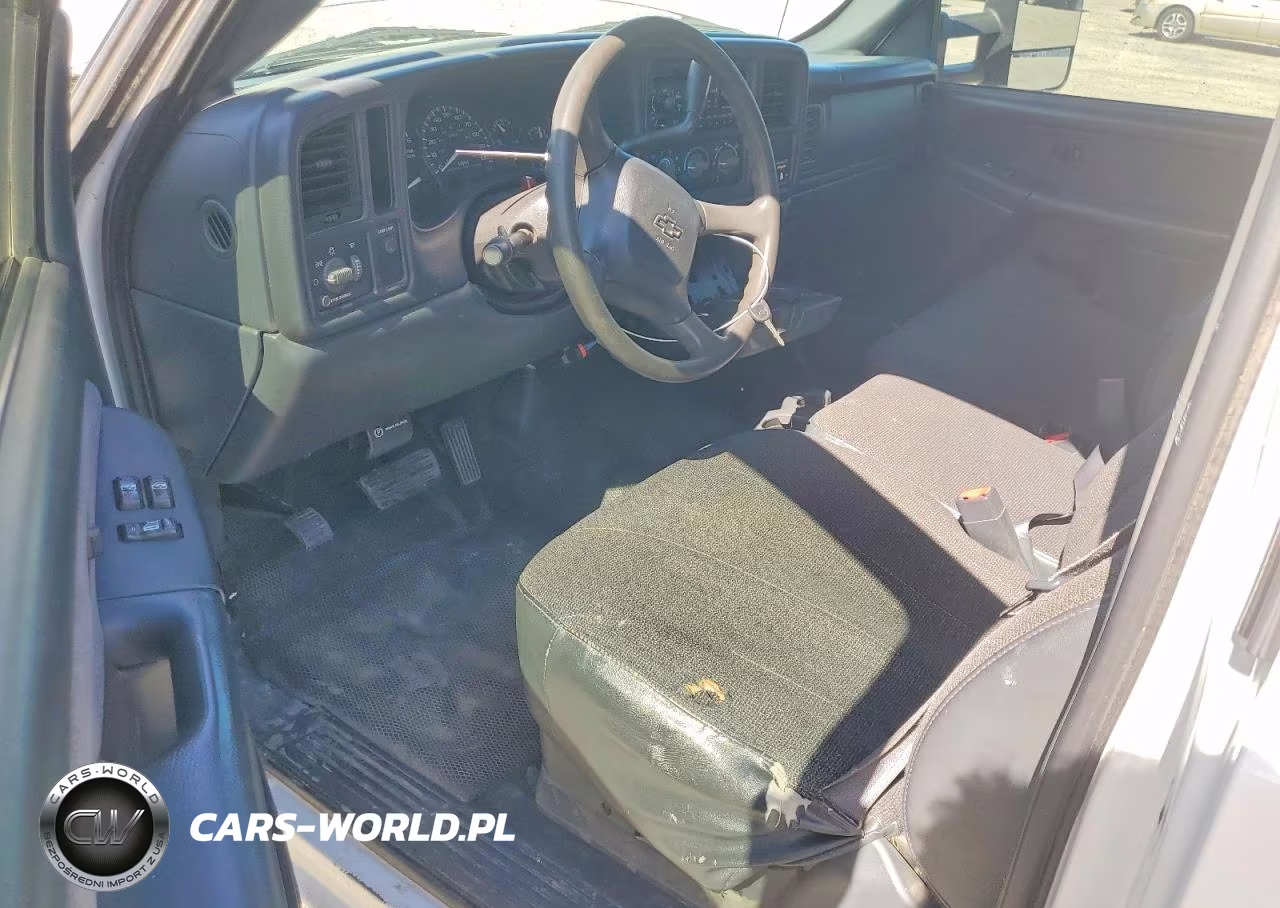 2002 Chevrolet Silverado C1500 Custom VIN:1GBHC24U32Z243095 - 8
