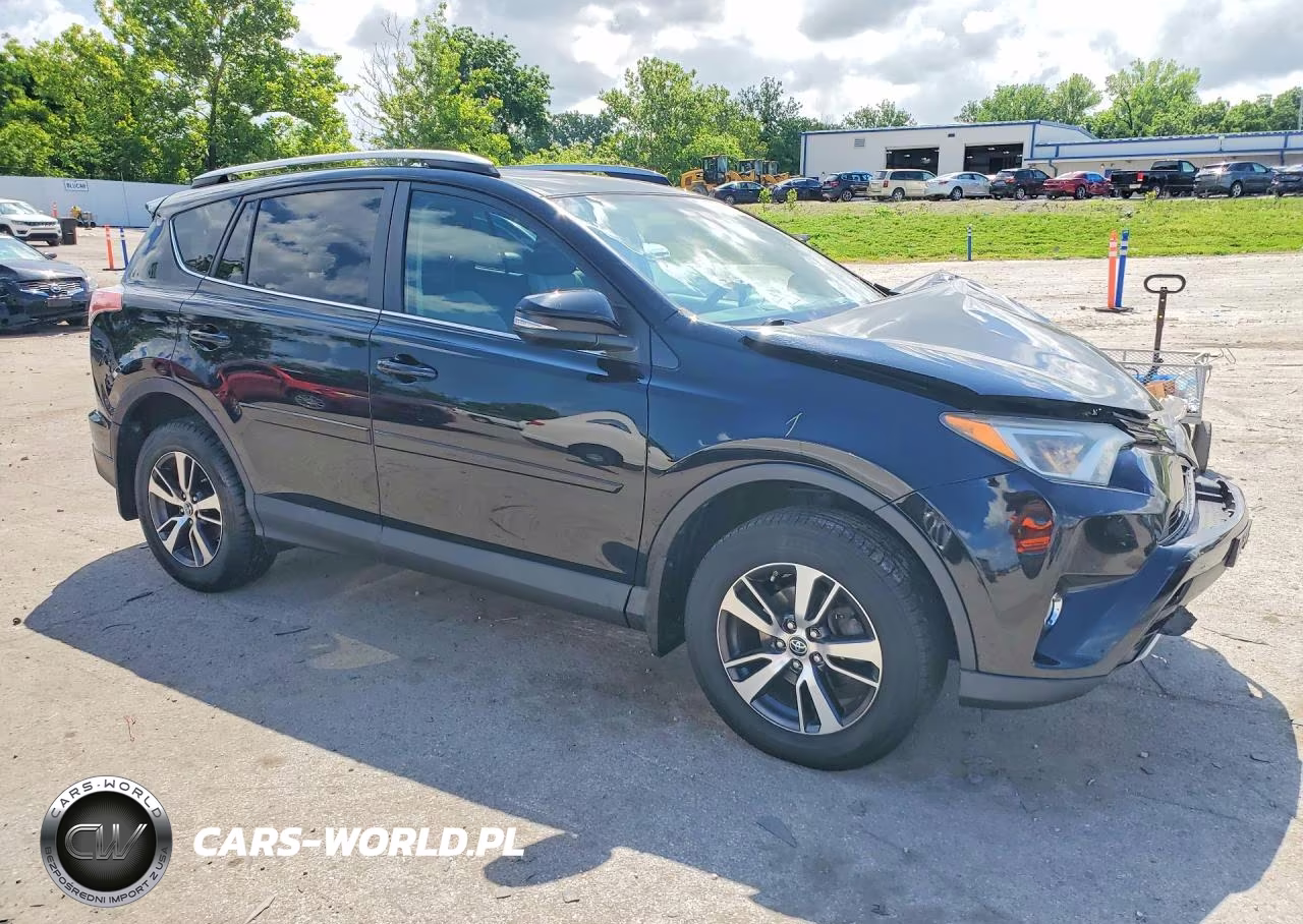 2017 Toyota Rav4 Xle VIN:2T3RFREV2HW633587 - 4