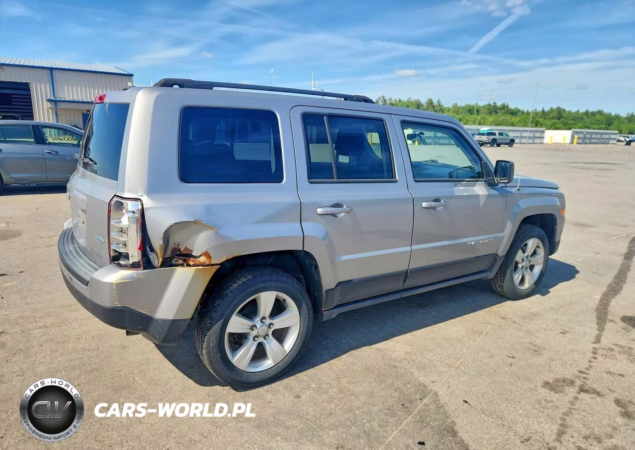 2014 Jeep Patriot Latitude VIN:1C4NJRFB3ED884127 - 3