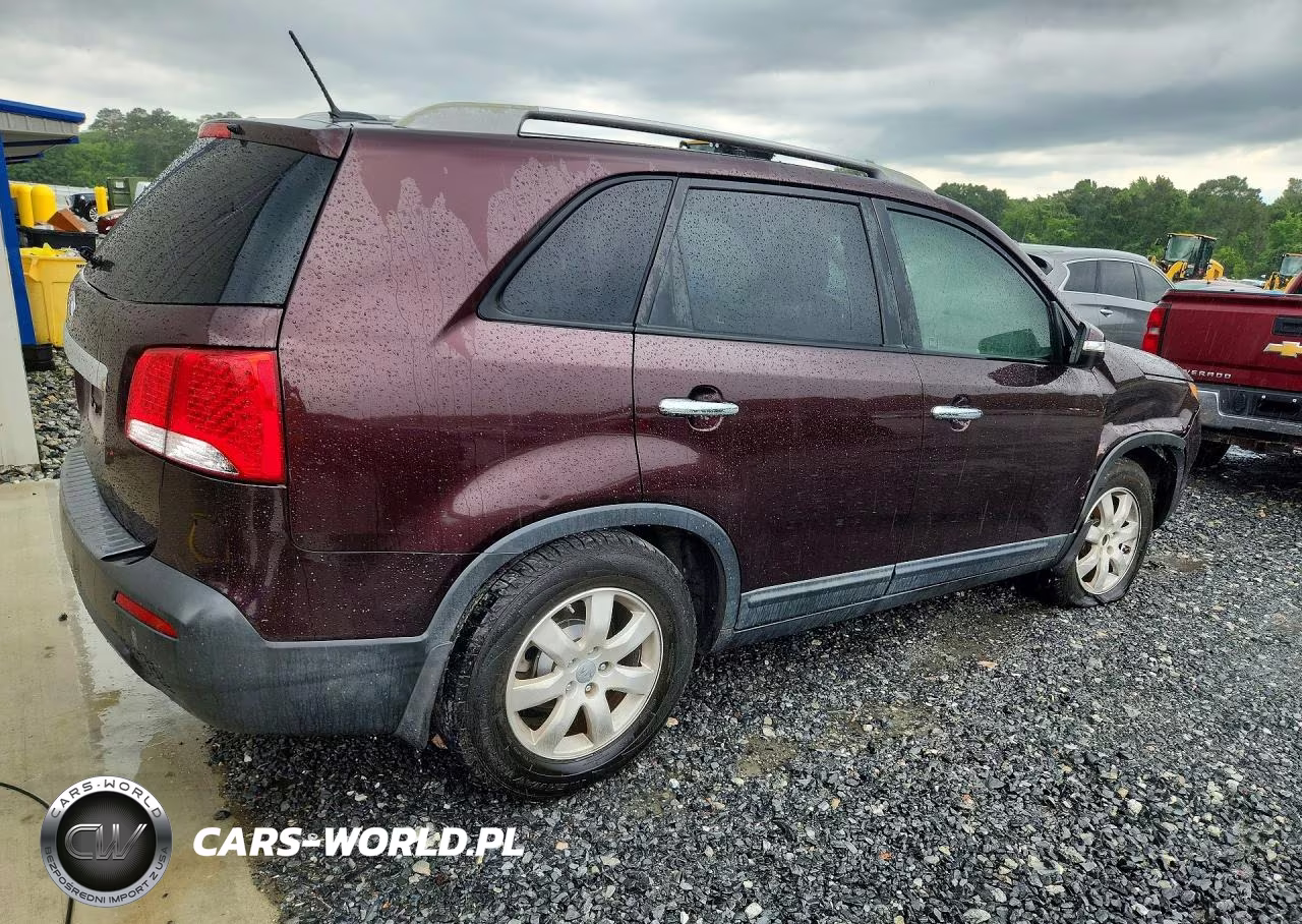 2013 Kia Sorento Lx VIN:5XYKT3A66DG393877 - 3