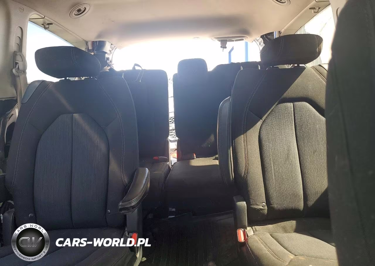 2020 Chrysler Pacifica Touring VIN:2C4RC1FG2LR210120 - 10