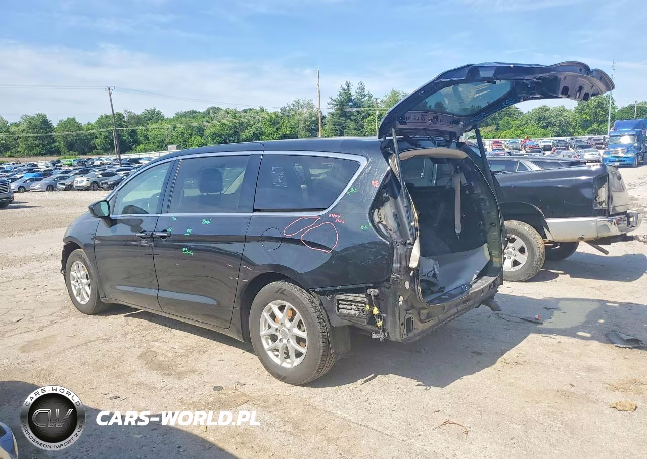 2020 Chrysler Pacifica Touring VIN:2C4RC1FG2LR210120 - 2