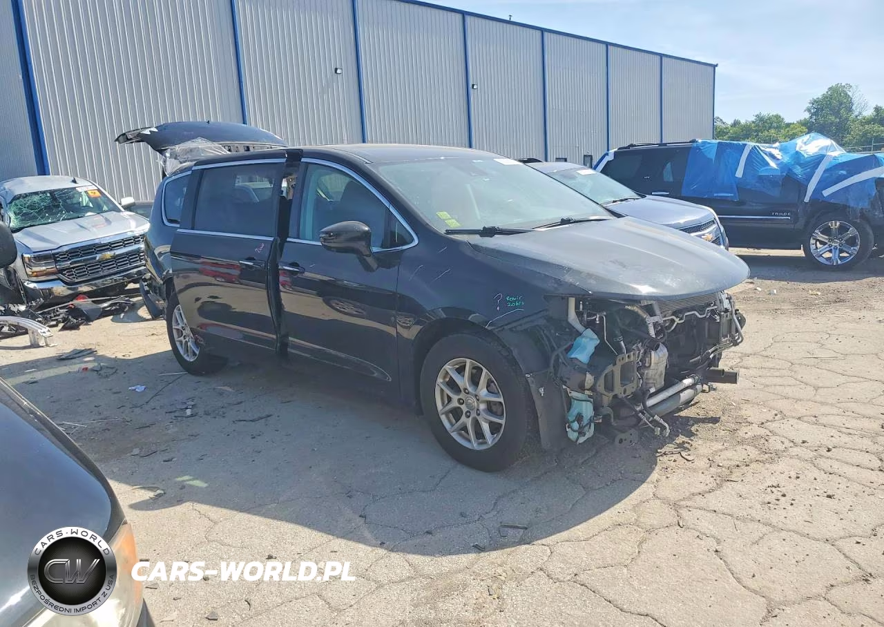 2020 Chrysler Pacifica Touring VIN:2C4RC1FG2LR210120 - 4