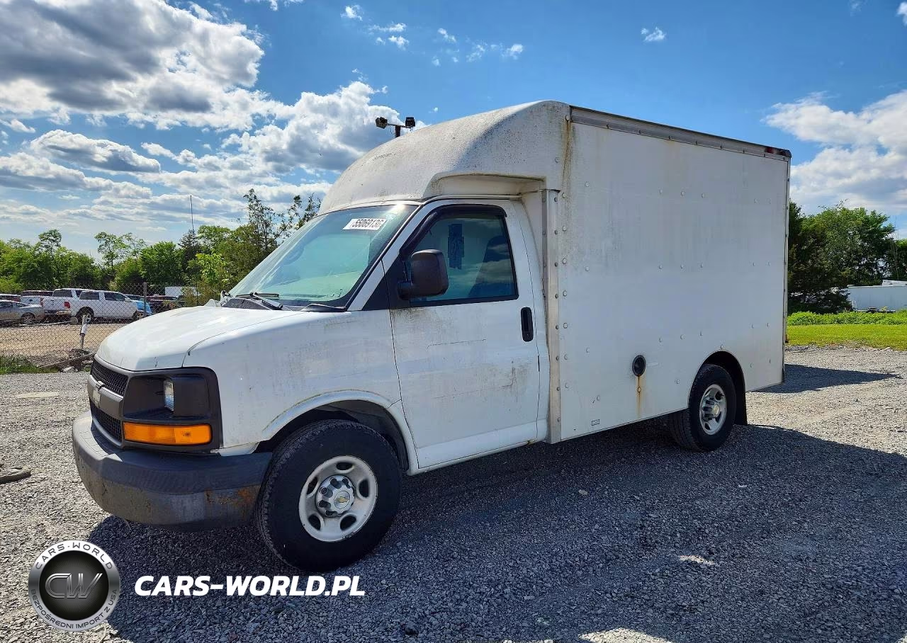 2004 Chevrolet Express Delivery Truck