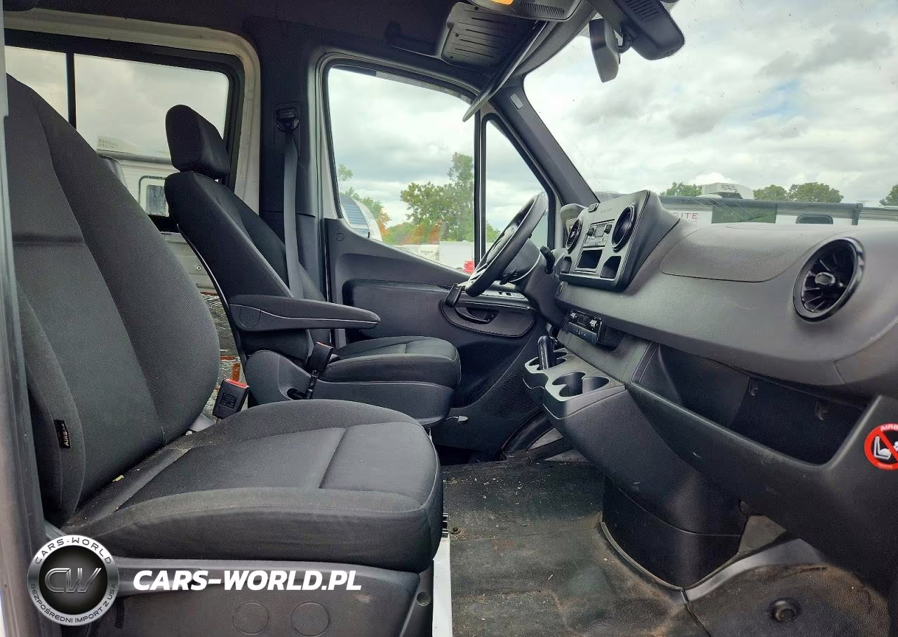 2019 Mercedes Benz Sprinter 2500 Delivery Van VIN:WD4PF0CD3KP026104 - 10