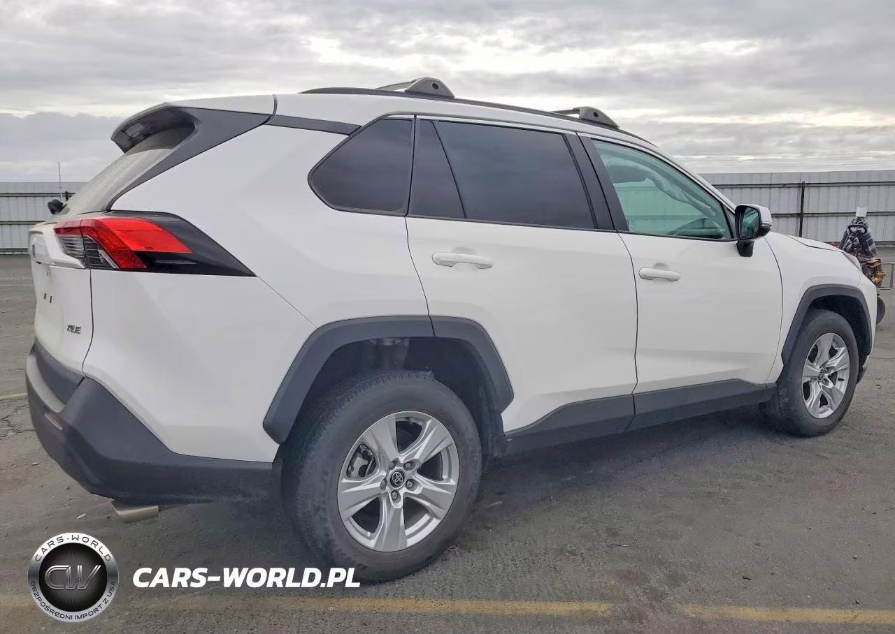 2021 Toyota Rav4 Xle VIN:2T3W1RFV4MC169276 - 3