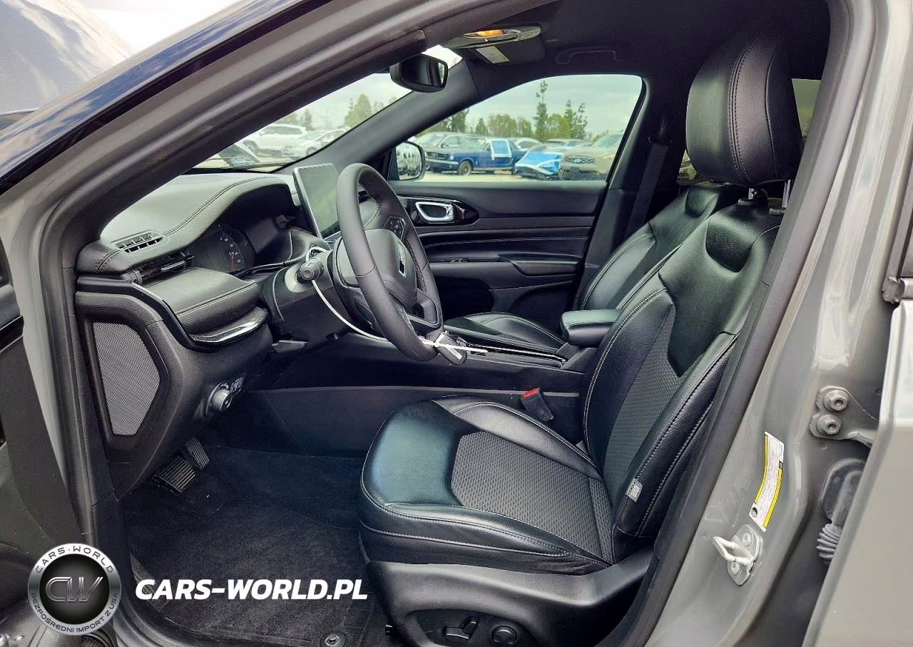2023 Jeep Compass Latitude VIN:3C4NJDBN6PT556328 - 7