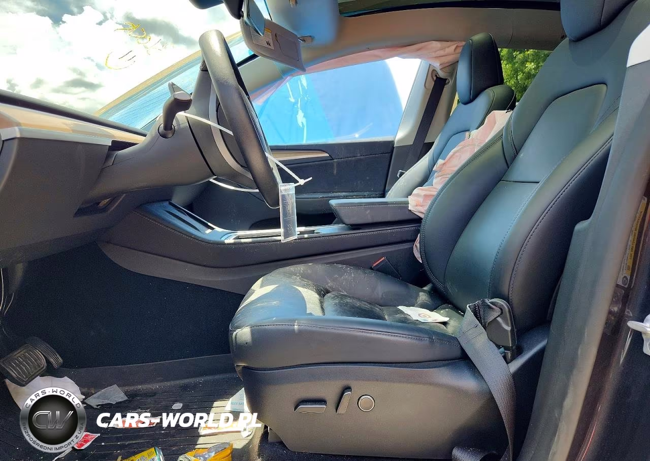 2025 Tesla Model Y VIN:7SAYGDEDXSA349611 - 7