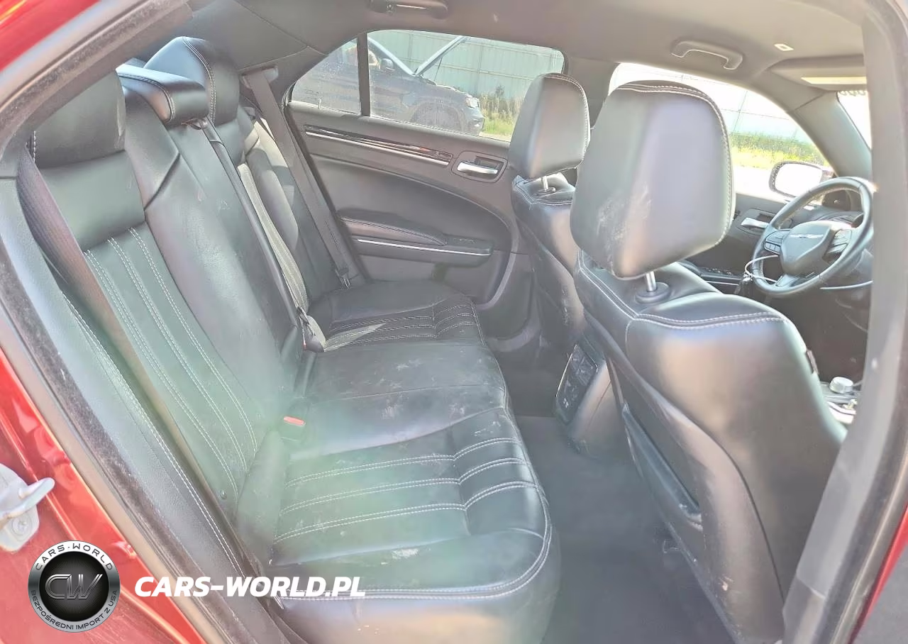 2018 Chrysler 300 S VIN:2C3CCAGG5JH256326 - 10