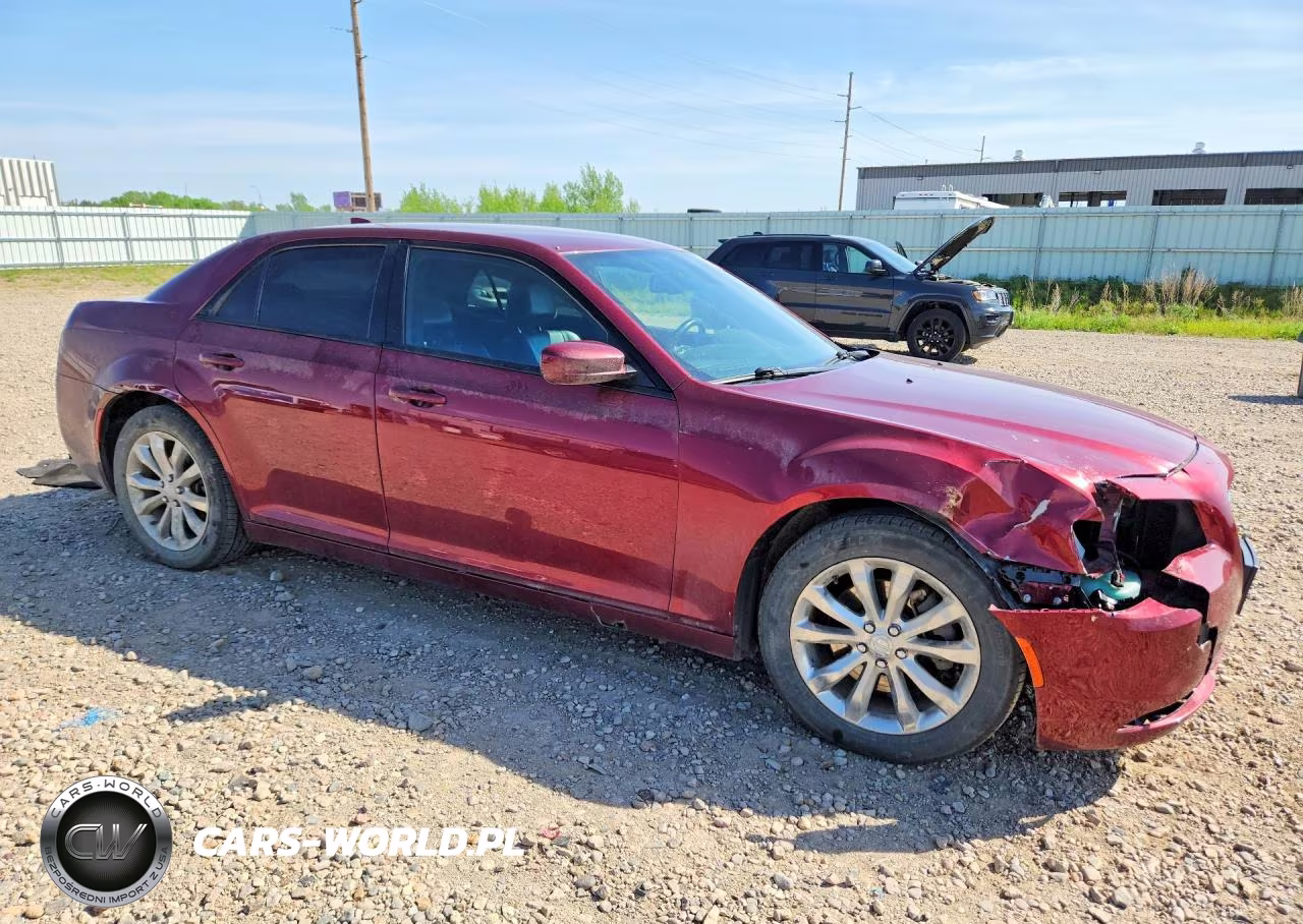 2018 Chrysler 300 S VIN:2C3CCAGG5JH256326 - 4