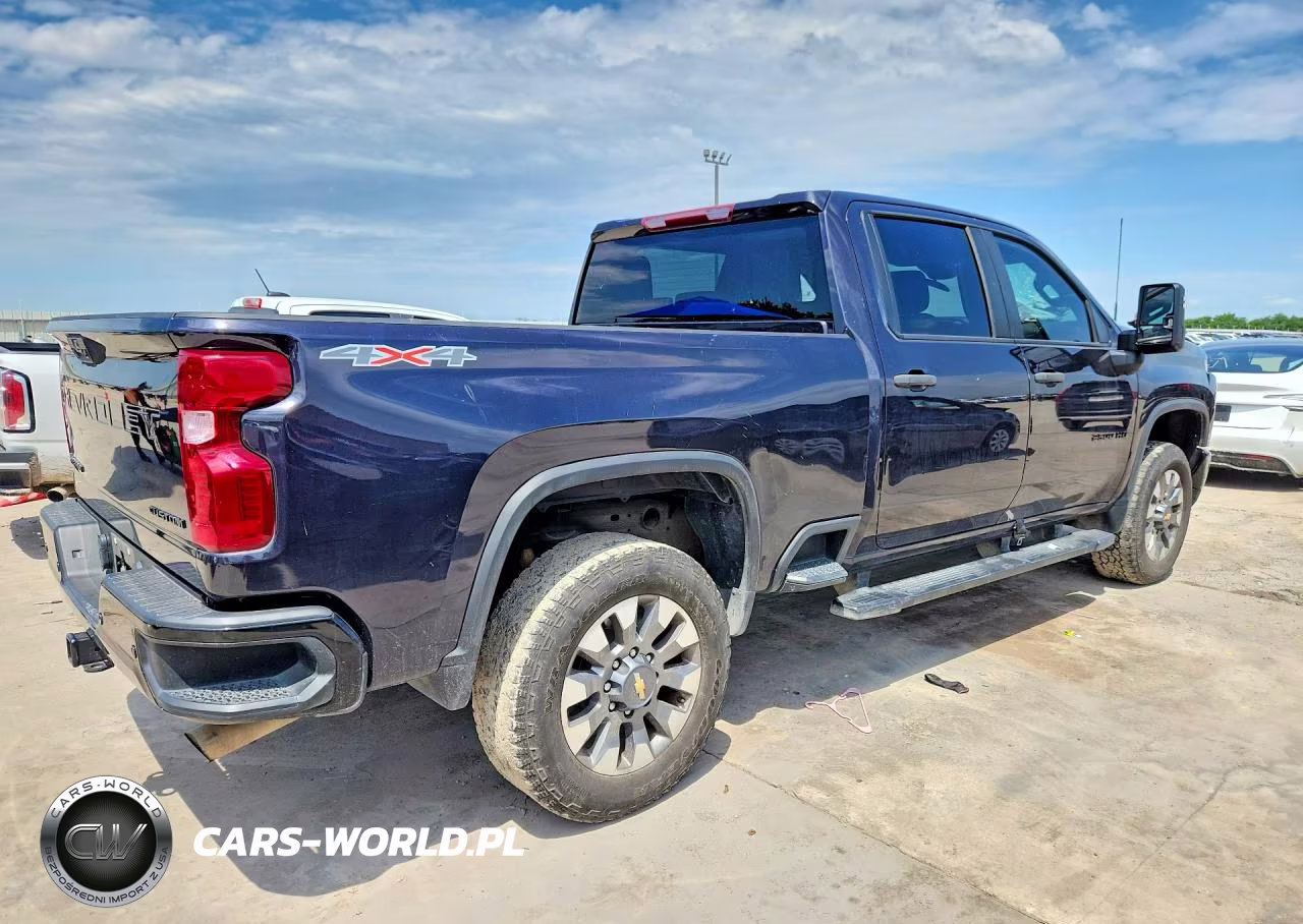 2024 Chevrolet Silverado K2500 Custom VIN:2GC4YME71R1116624 - 3