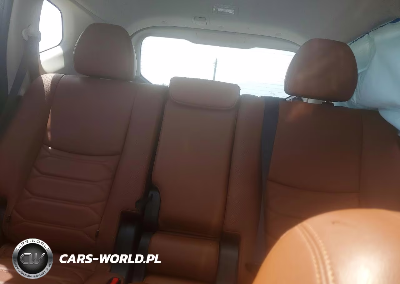 2018 Nissan Rogue S VIN:JN8AT2MV0JW325439 - 10