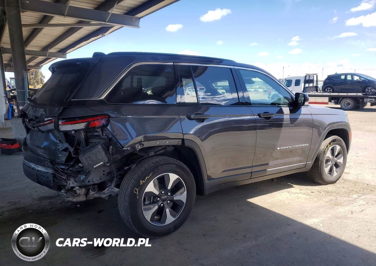 2025 Jeep Grand Cherokee 4Xe VIN:1C4RJYB61S8692567 - 3