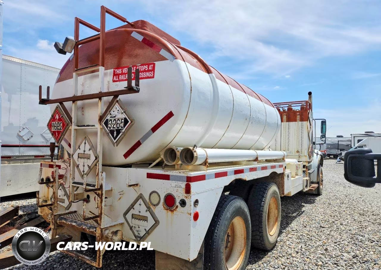 2007 Freightliner Business Class M2 Fuel Truck VIN:1FVHCYDJ37DY68299 - 4