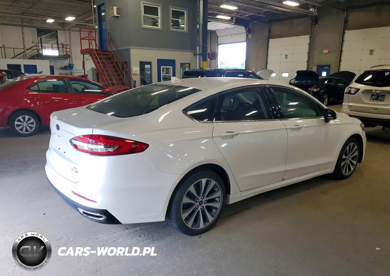 2020 Ford Fusion Se VIN:3FA6P0T9XLR170537 - 3