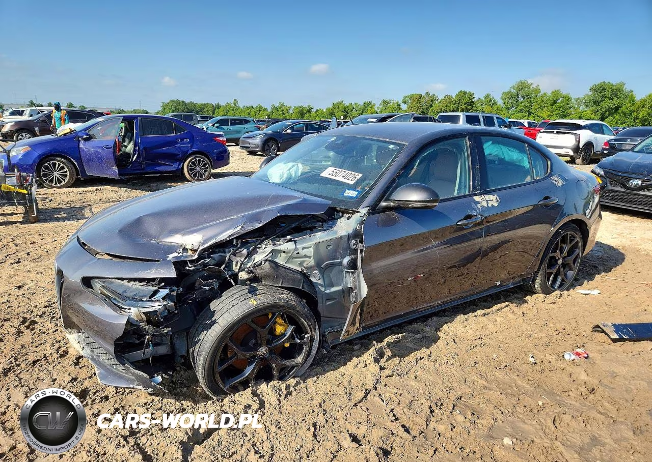 2020 Alfa Romeo Giulia – zdjęcie 1 z 12