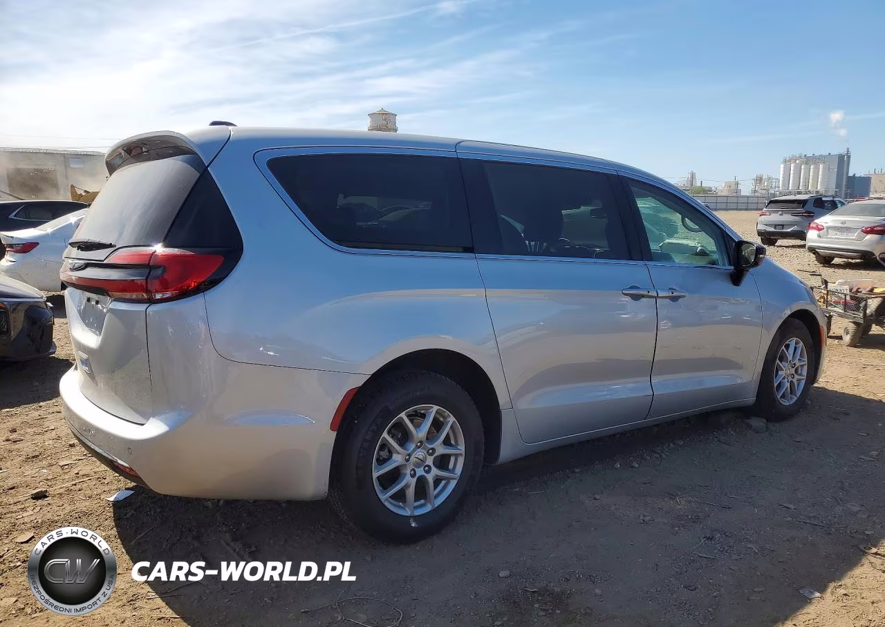 2024 Chrysler Pacifica Touring L VIN:2C4RC1BG2RR155201 - 3