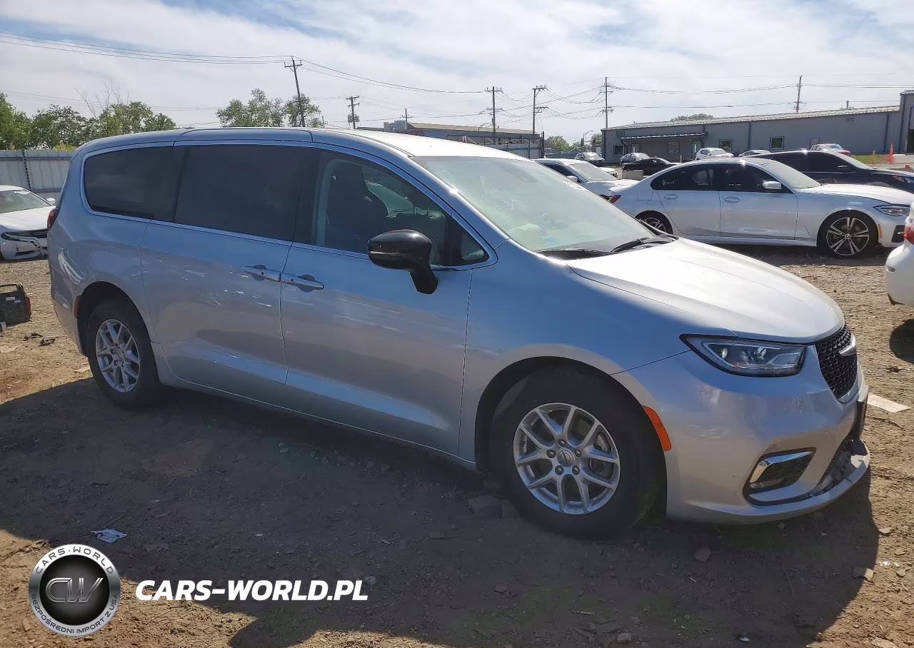 2024 Chrysler Pacifica Touring L VIN:2C4RC1BG2RR155201 - 4