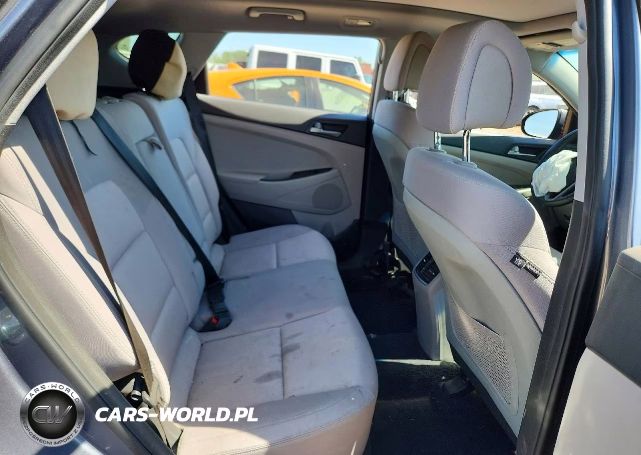 2018 Hyundai Tucson Value VIN:KM8J3CA26JU677573 - 10