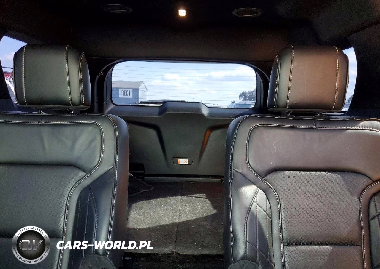 2019 Ford Explorer Platinum VIN:1FM5K8HT0KGA77499 - 10