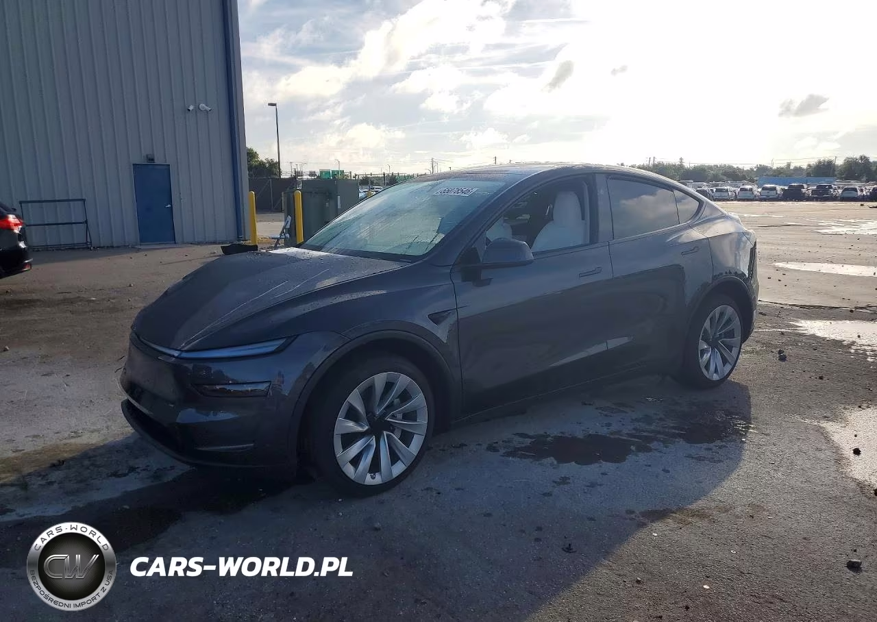 2026 Tesla Model Y – zdjęcie 1 z 13