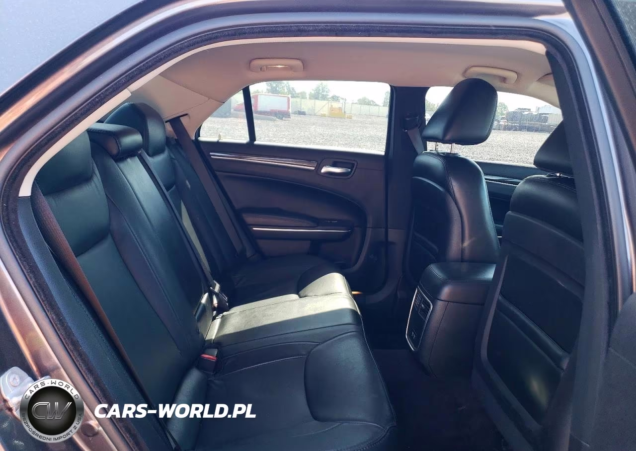 2016 Chrysler 300 Limited VIN:2C3CCARGXGH305137 - 10