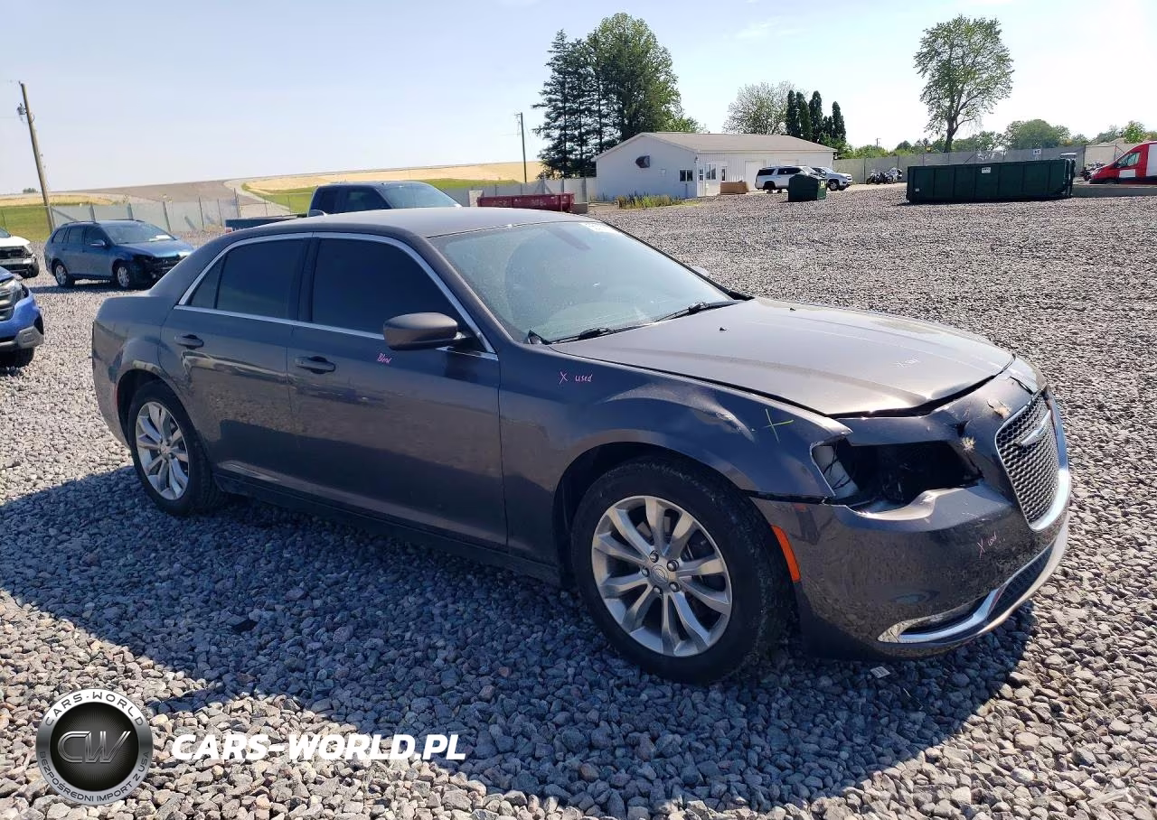 2016 Chrysler 300 Limited VIN:2C3CCARGXGH305137 - 4
