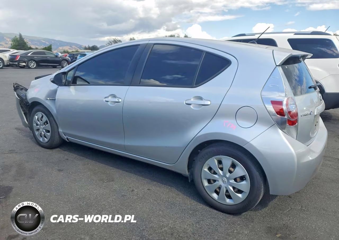 2013 Toyota Prius C One VIN:JTDKDTB38D1051980 - 2