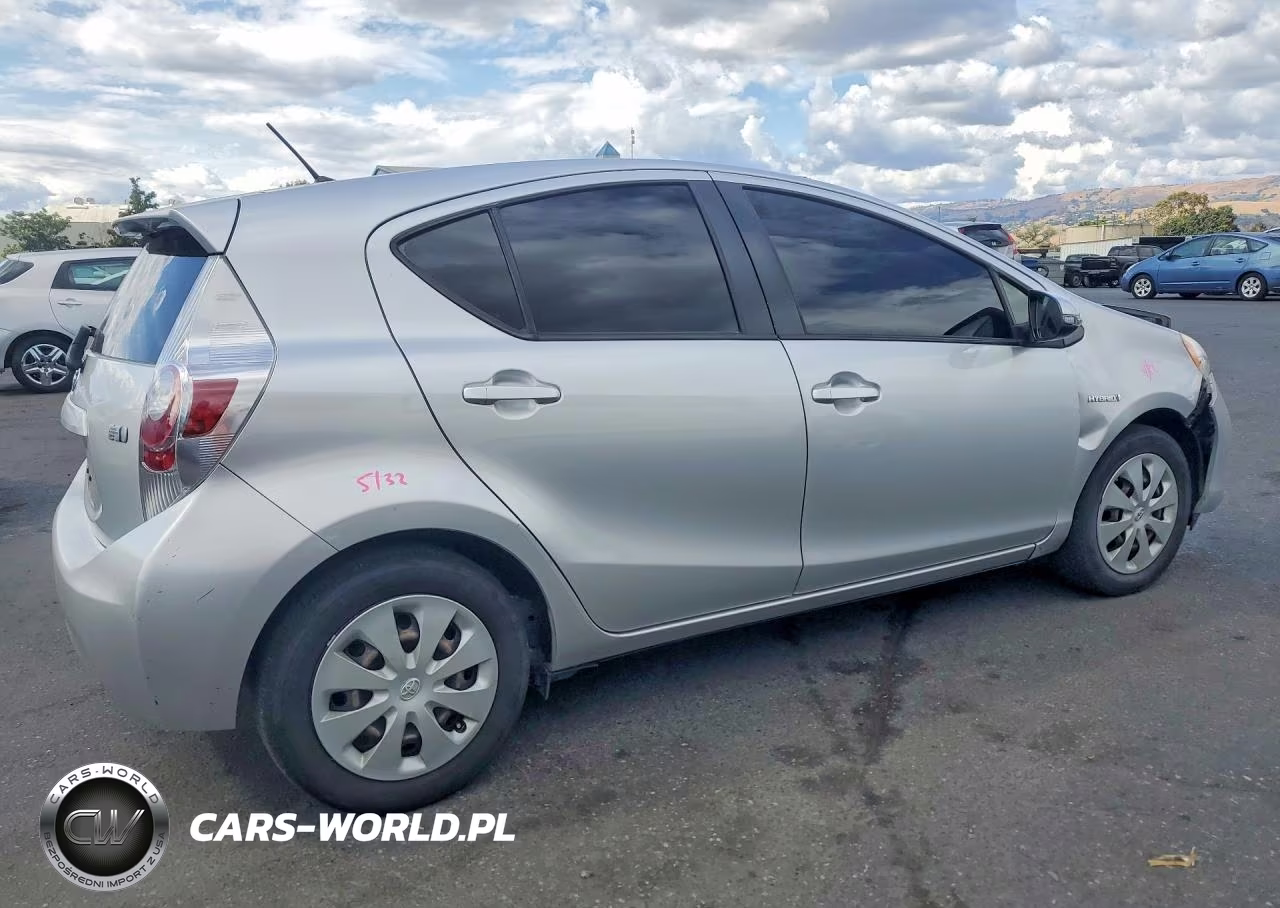 2013 Toyota Prius C One VIN:JTDKDTB38D1051980 - 3