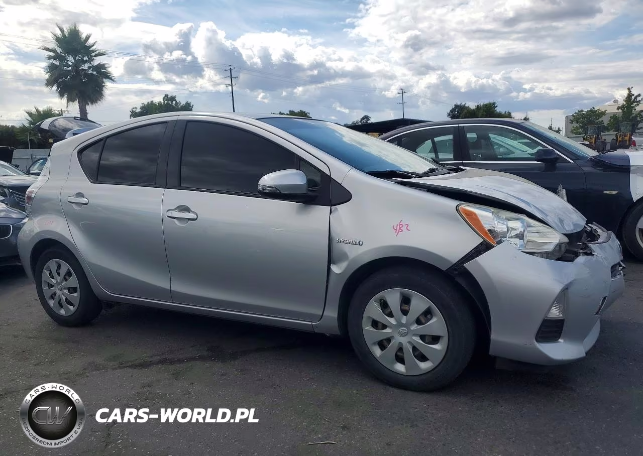 2013 Toyota Prius C One VIN:JTDKDTB38D1051980 - 4