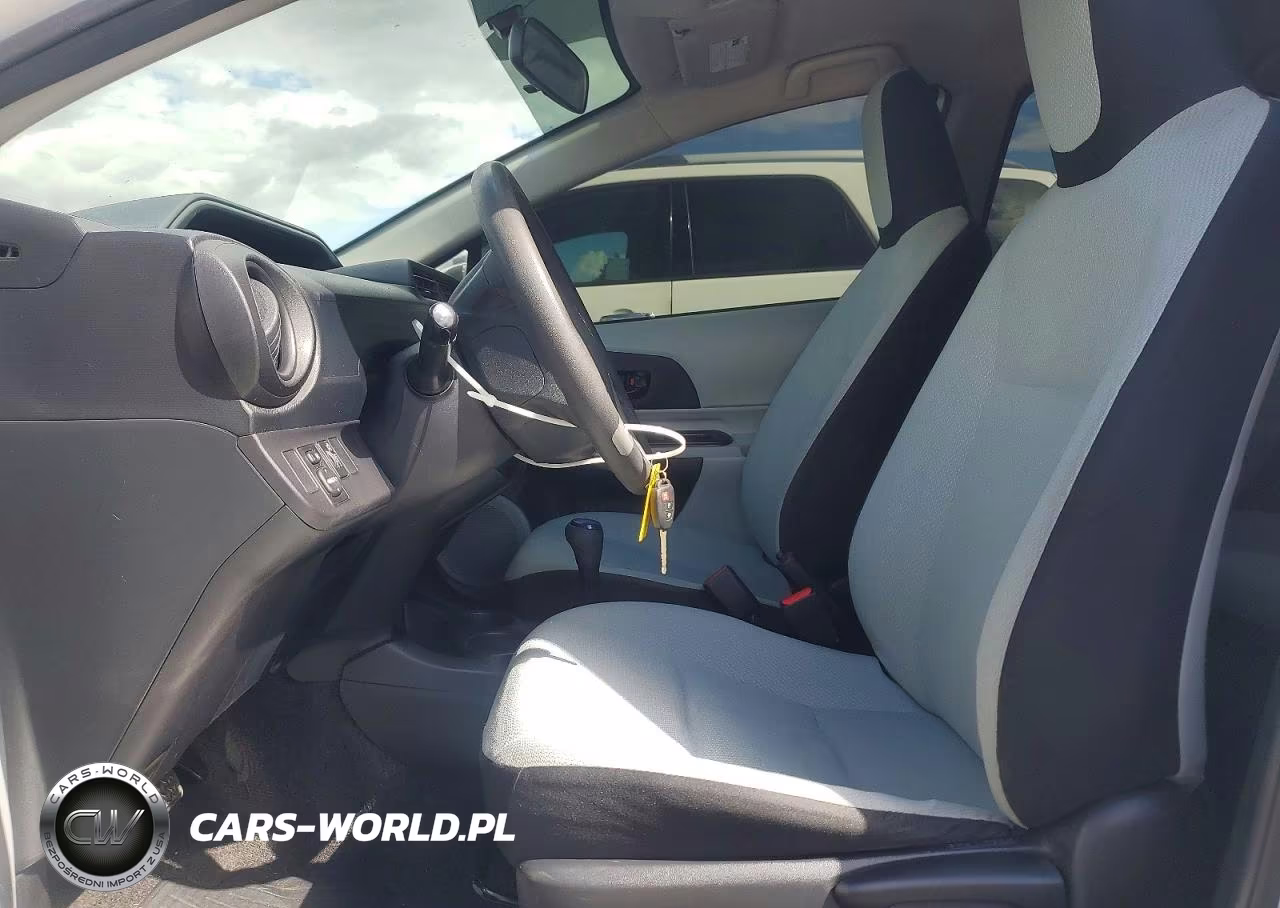 2013 Toyota Prius C One VIN:JTDKDTB38D1051980 - 7