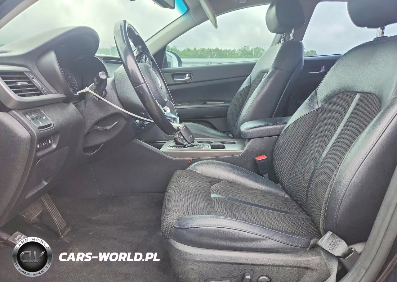 2019 Kia Optima S VIN:5XXGT4L39KG367144 - 7