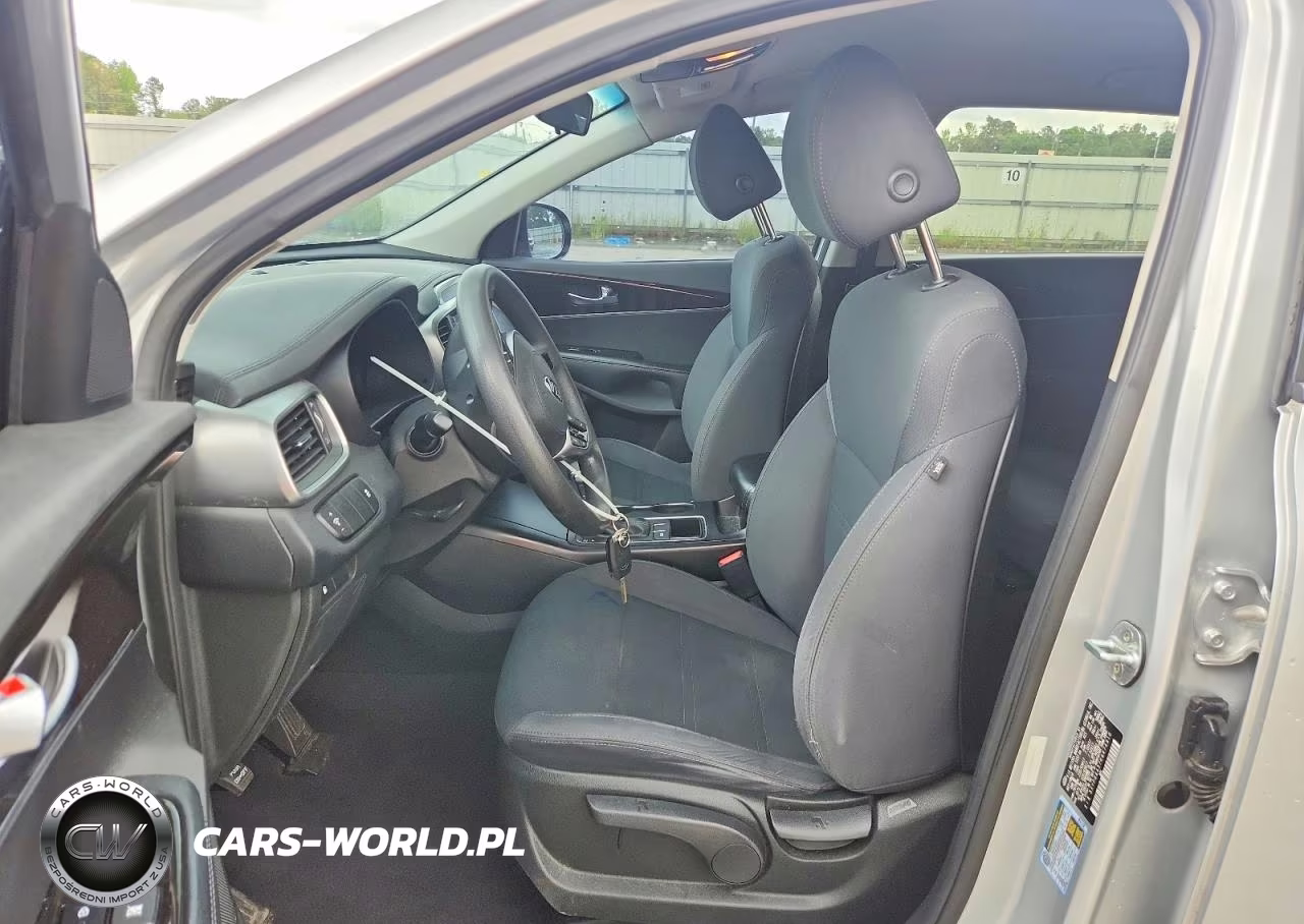 2019 Kia Sorento L VIN:5XYPG4A37KG474910 - 7