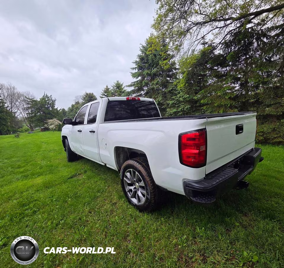 2018 Chevrolet 1500 Truck VIN:1GCRCNEH6JZ272690 - 3