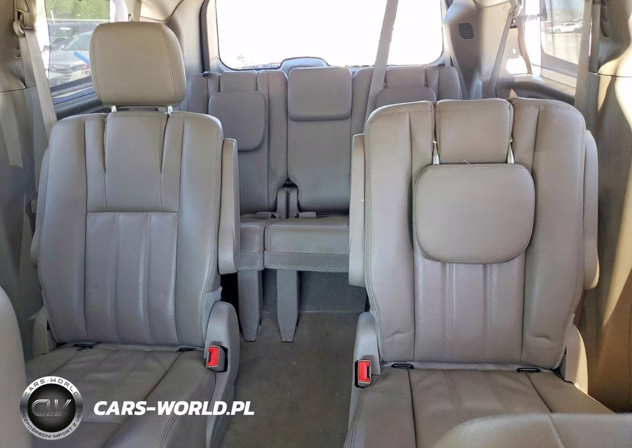 2015 Chrysler Town & Country Touring VIN:2C4RC1BG4FR662533 - 10