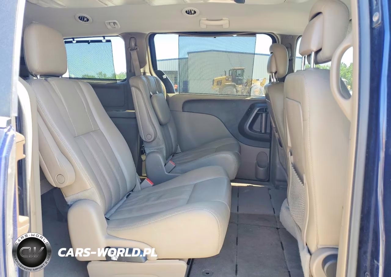 2015 Chrysler Town & Country Touring VIN:2C4RC1BG4FR662533 - 11