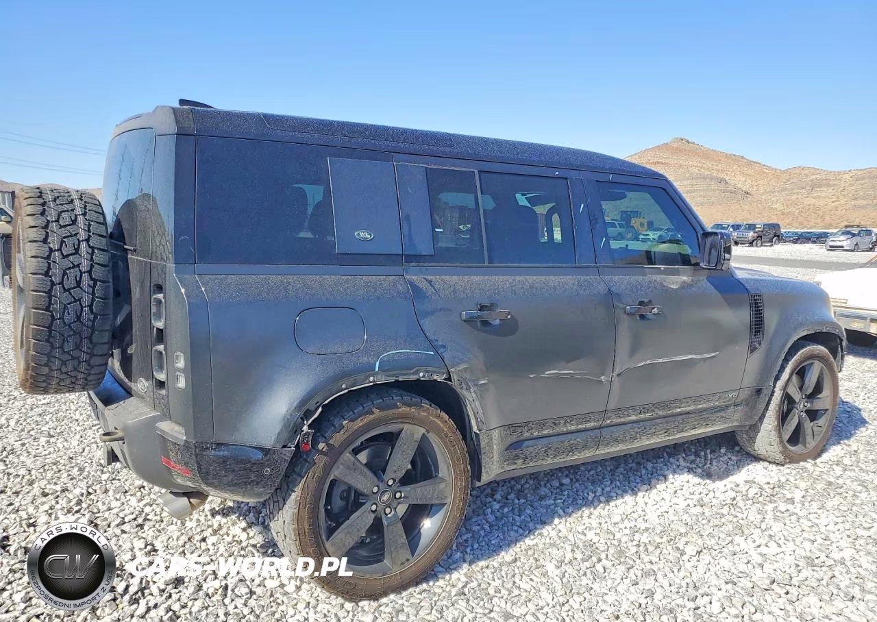 2023 Land Rover Defender 110 VIN:SALEWEEE2P2122520 - 3