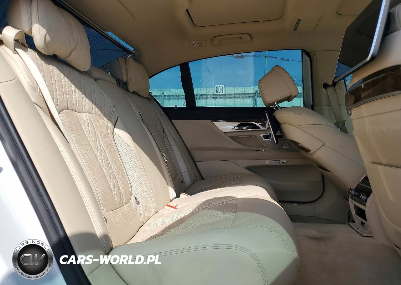 2016 BMW 750 Xi VIN:WBA7F2C56GG418156 - 10