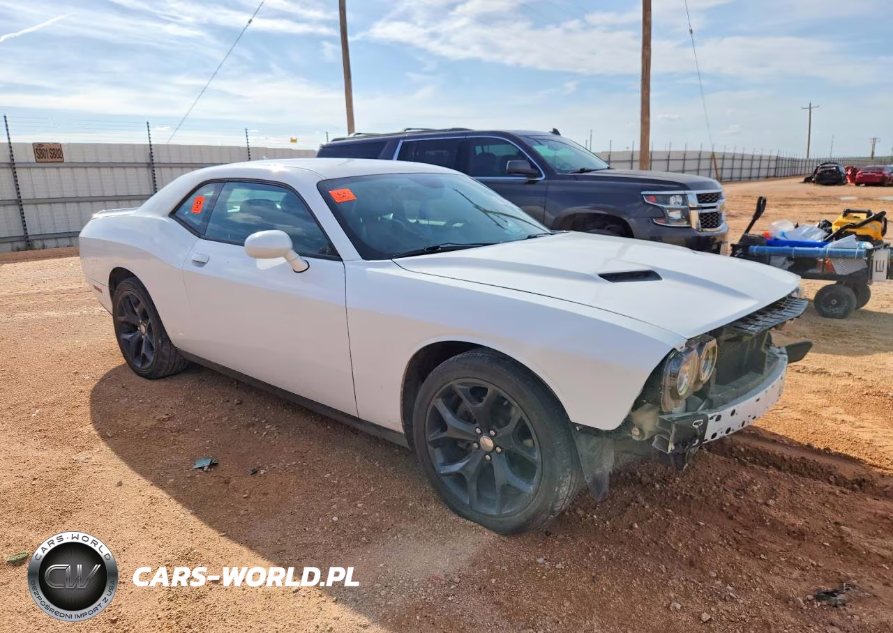 2018 Dodge Challenger Sxt VIN:2C3CDZAG5JH132433 - 4
