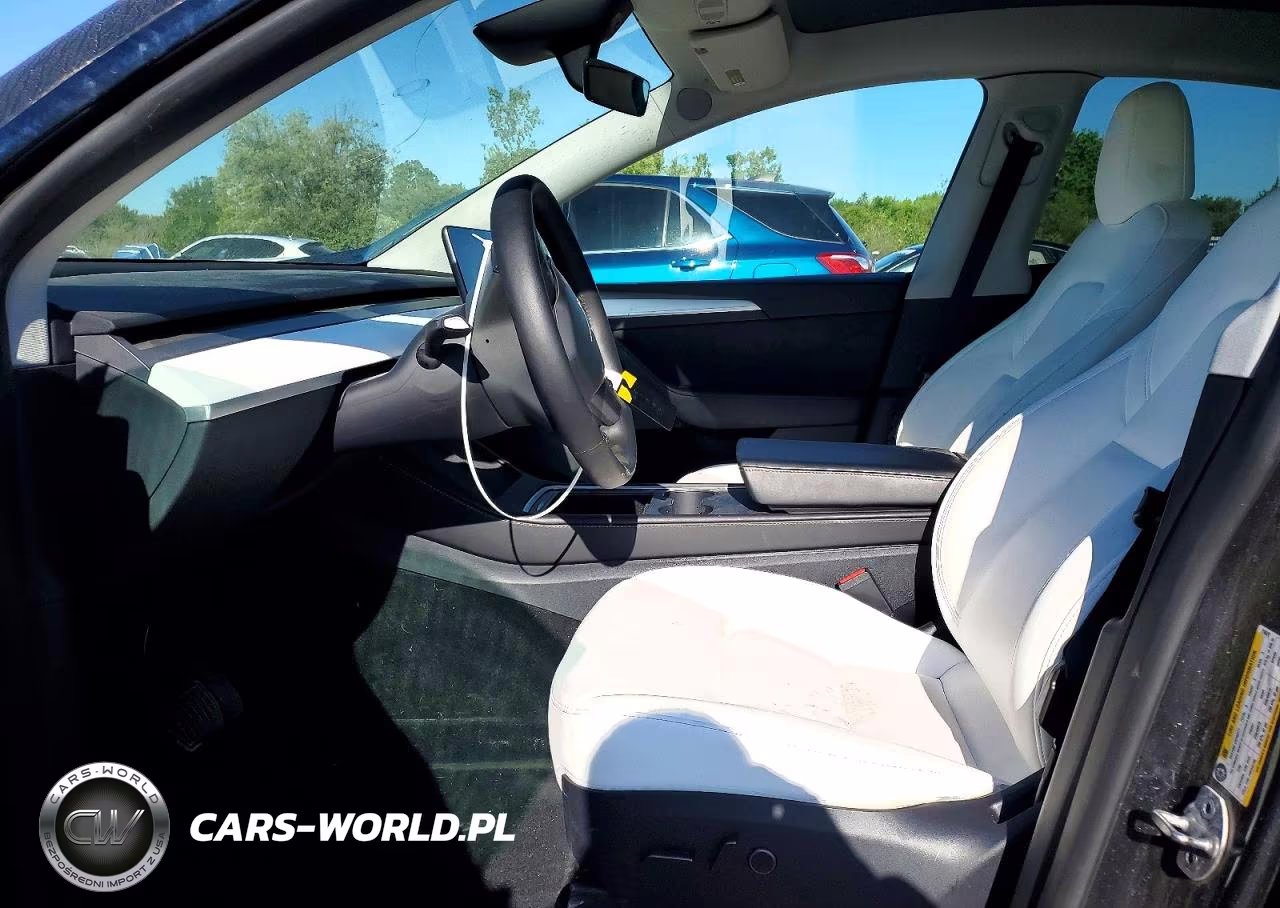 2025 Tesla Model Y VIN:7SAYGDEE0SF216612 - 7