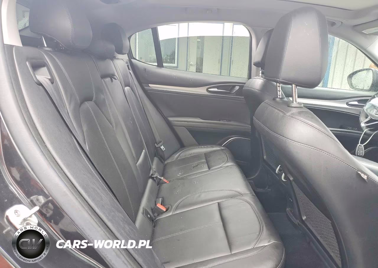 2018 Alfa Romeo Stelvio Sport VIN:ZASFAKPN8J7B74581 - 11