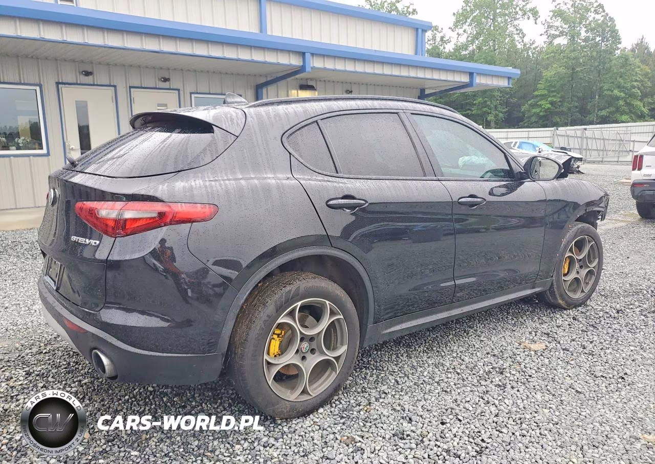 2018 Alfa Romeo Stelvio Sport VIN:ZASFAKPN8J7B74581 - 3