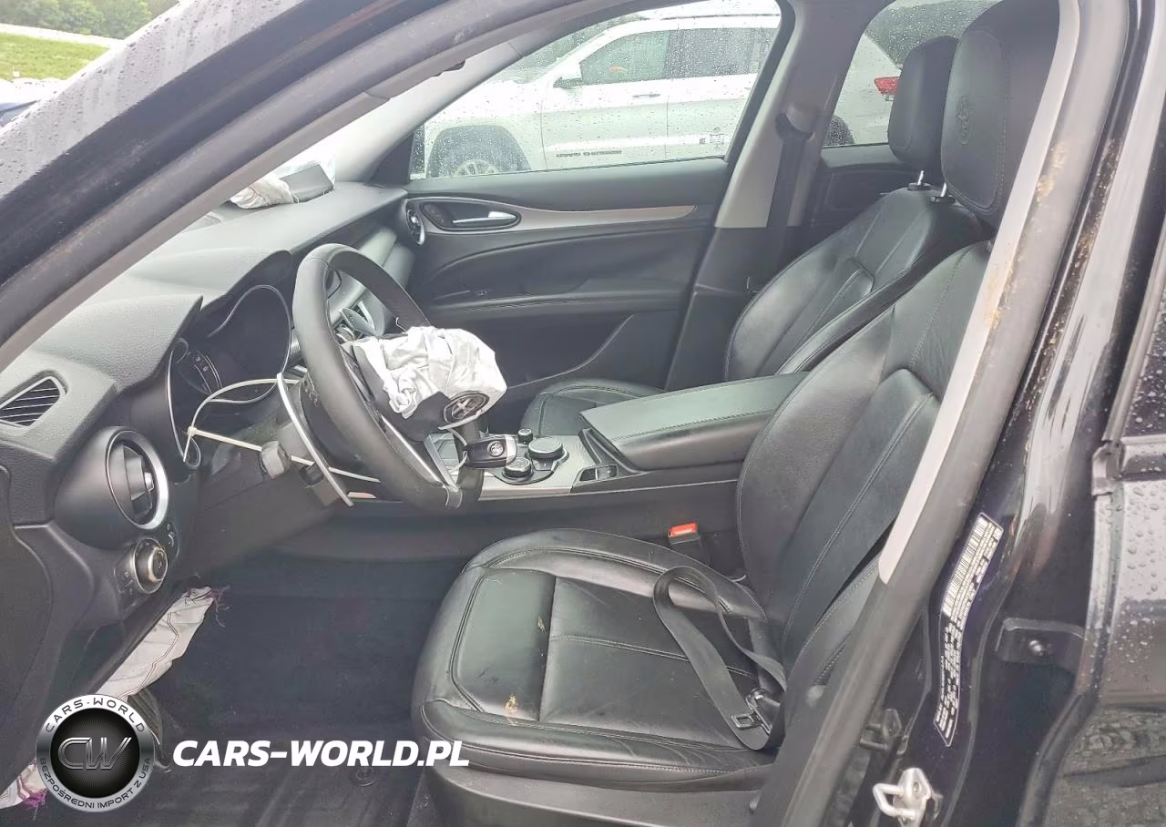2018 Alfa Romeo Stelvio Sport VIN:ZASFAKPN8J7B74581 - 7