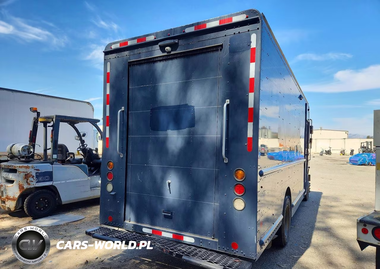 2020 Freightliner Chassis M Line Walk-In Van VIN:4UZAC2EA1LCLZ7063 - 3