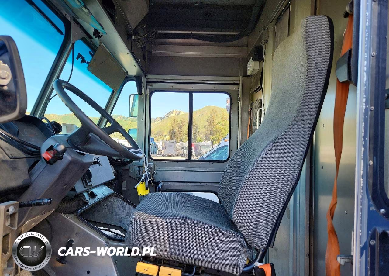 2020 Freightliner Chassis M Line Walk-In Van VIN:4UZAC2EA1LCLZ7063 - 7